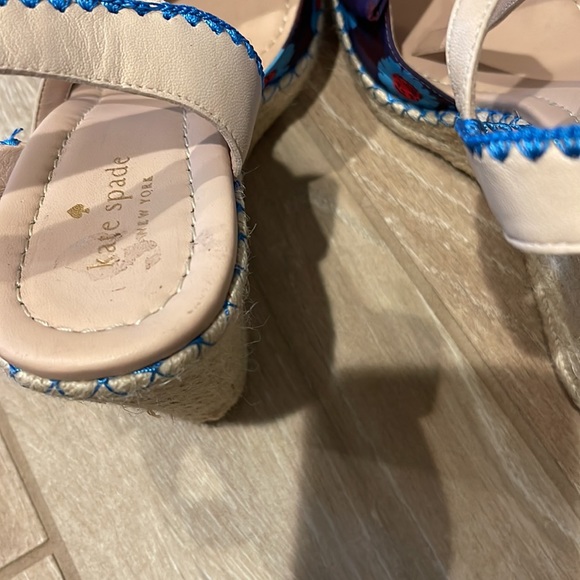 Kate Spade 4-1/2” Floral Wedge Heels 10M - Picture 7 of 9